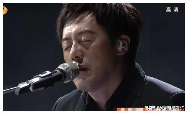半退休张宇曝近况！头发全白打高尔夫球坚持帮助好友袁惟仁多年(图2)