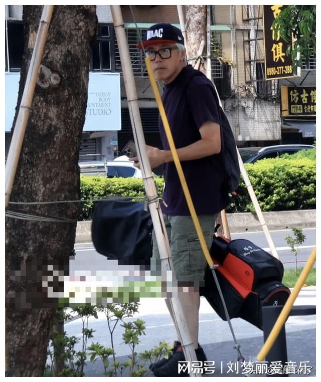 半退休张宇曝近况！头发全白打高尔夫球坚持帮助好友袁惟仁多年