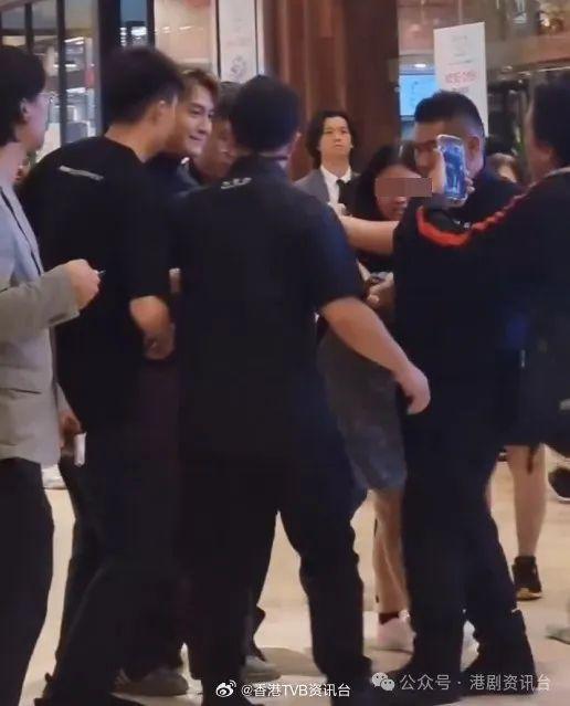 TVB视帝大马遭「低胸攻势」！保安不敌狂粉 暖心解围反陷争议漩涡(图4)