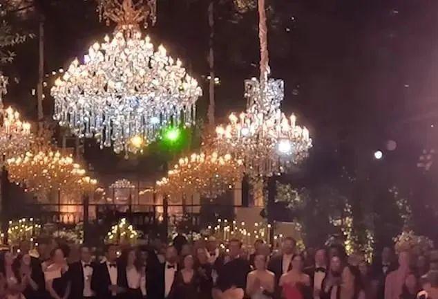 扎克伯格给妻子办豪华生日宴却自己表演大抢风头。网友：跟印度富豪学的？(图6)