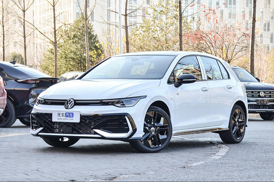 售价1569万元配置调整 新款高尔夫300TSI R-Line上市