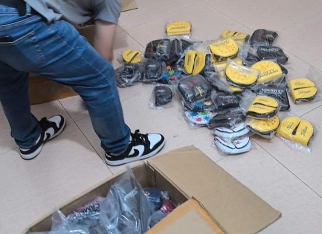 直播间售卖假冒品牌高尔夫球杆浦东公安顺藤摸瓜捣毁制假售假团伙(图2)