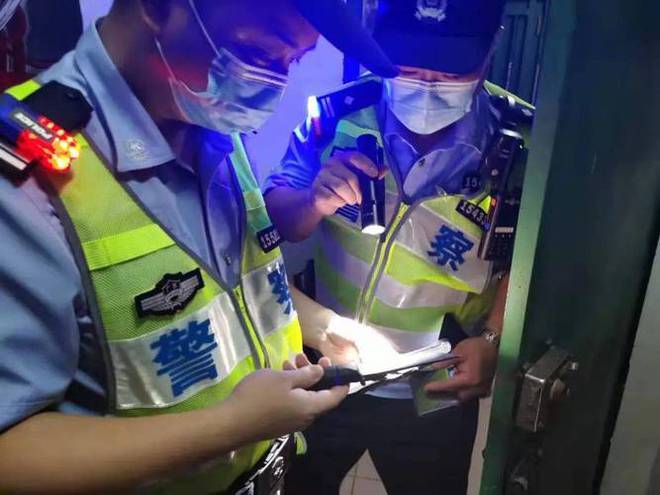 高尔夫球杆砸车后续场面堪比黑社会男子身份被扒弟弟受牵连(图16)
