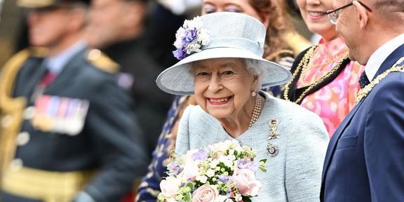 96岁英女王状况越来越好！去苏格兰凑热闹露出标志笑容可爱温暖(图1)