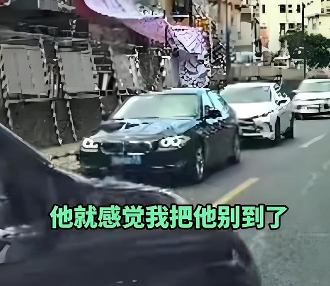 奔驰司机抡杆砸车后续：身份被扒警方面前放狠话当事车主回应(图3)