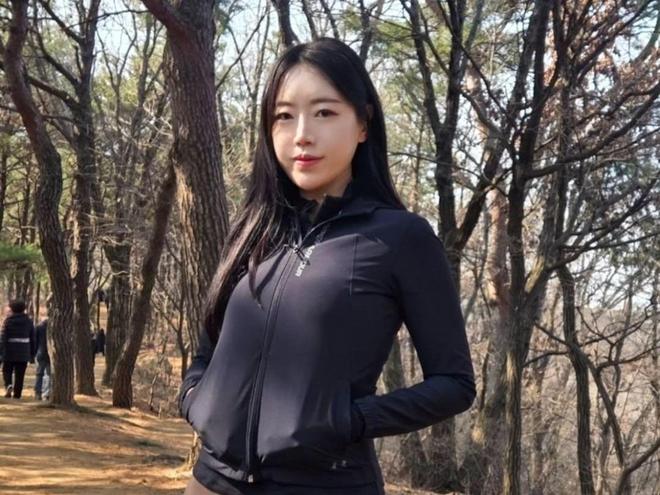 户外运动新趋势：运动服搭配健身裤引领时尚潮流